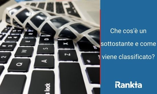 Tastiera di computer con testo su sottostante.