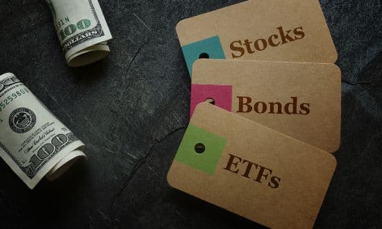 Investimenti: azioni, obbligazioni e ETF con dollari USA.