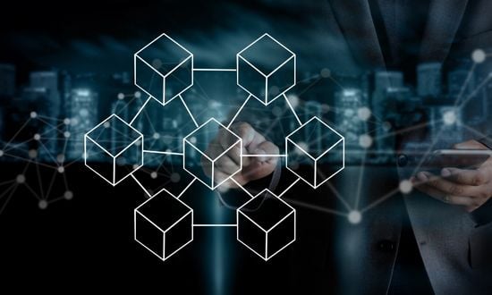 Tecnologia blockchain digitale con rete di blocchi connessi.