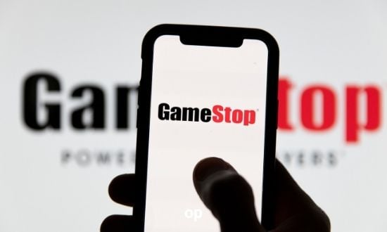 Logo di GameStop su schermo di smartphone.