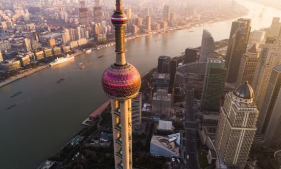 Torre Orientale di Shanghai al tramonto.