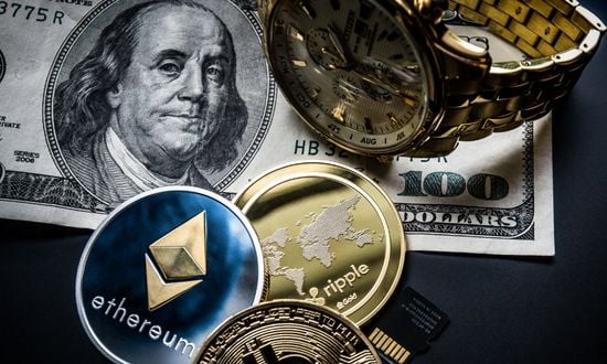 Criptovalute, dollaro USA e orologio d'oro.