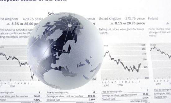 Grafico finanziario globale con mappamondo trasparente.