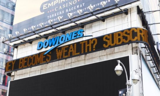 Insegna del Dow Jones a Times Square, New York.