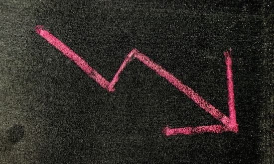 Grafico in calo disegnato con gesso rosa.