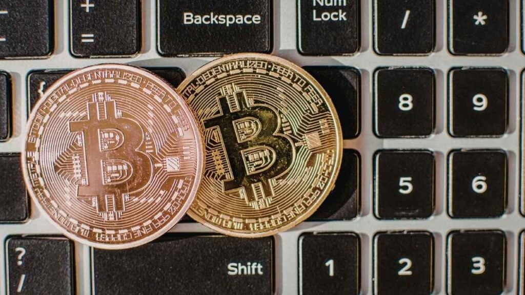 monete bitcoin su tastiera - migliori exchange crypto